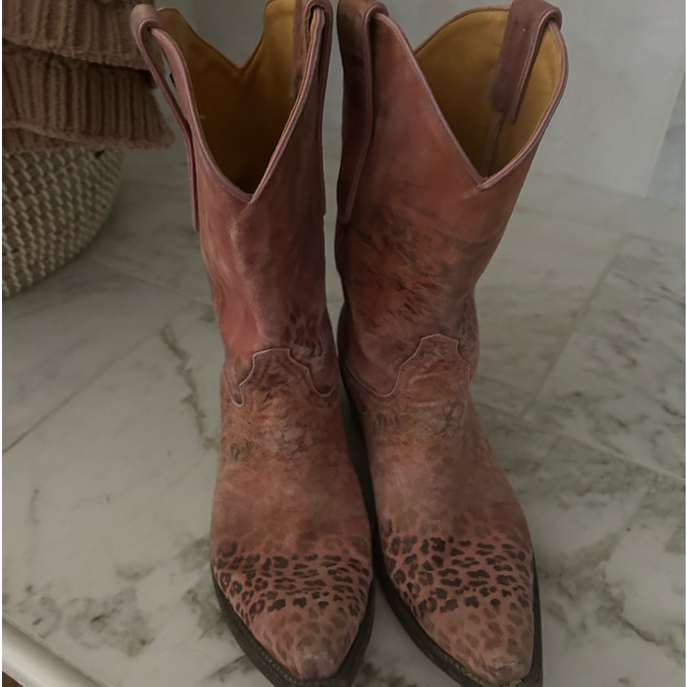 Women’s Old Gringo Boots. Size 10. Excellent condition. Only worn few times